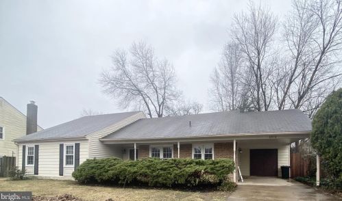 6918 Lodestone Ct, Alexandria VA  22306-1216 exterior