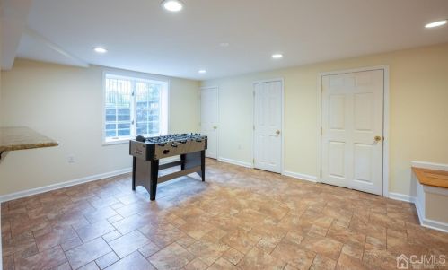 55 Oliver Ave, Edison NJ 08820-3122 exterior