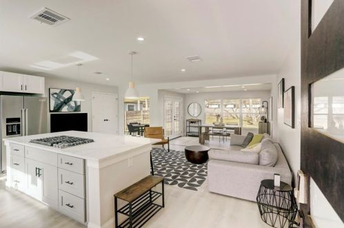 604 Crestland Dr, Austin TX  78752-1307 exterior