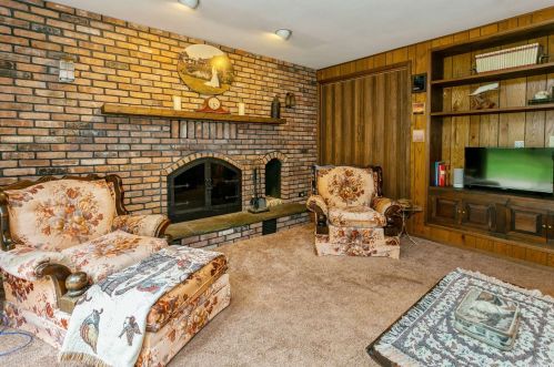 37 Cross Bow Ln, Commack NY 11725-1205 exterior