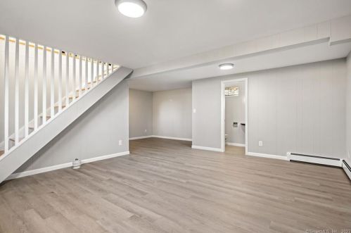 32 Fairview Dr, Farmington CT 06032-2517 exterior