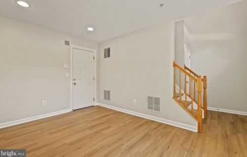 3805 Eisenhower Ave, Alexandria VA 22304-6427 exterior