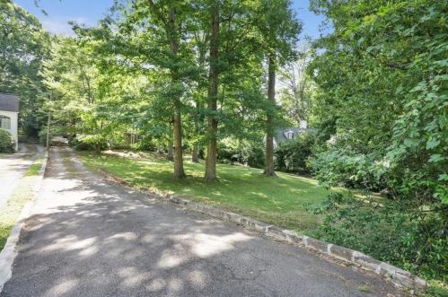 3631 Kingsboro Rd, Atlanta GA  30319-1312 exterior