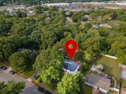 34 Scotchpine Dr, Hauppauge, NY 11749-1605