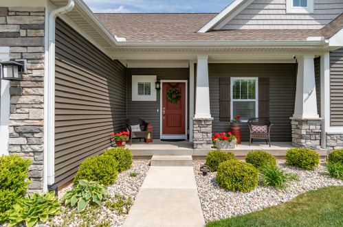 2548 Avalon Woods Dr, Kalamazoo, MI 49024-7736