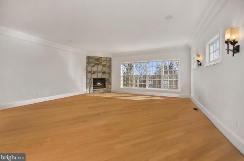 1493 Evans Farm Dr, Mc Lean VA 22101-5656 exterior