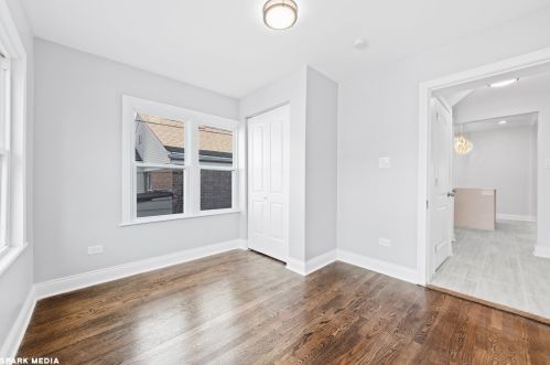 8450 Euclid Ave, Chicago IL 60617-2260 exterior