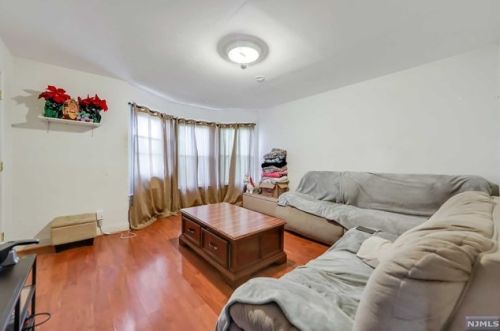 242 Franklin Ave, Hasbrouck Heights NJ 07604-1202 exterior