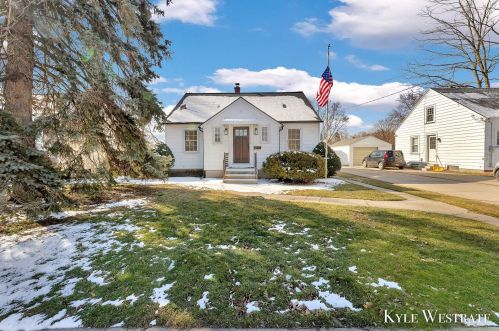 1060 Leonard St, Grand Rapids, MI 49503-1247