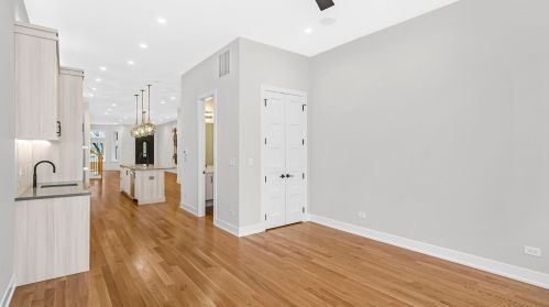 3358 Calumet Ave, Chicago IL 60616-1407 exterior