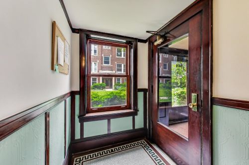 5470 Woodlawn Ave, Chicago IL 60615-5258 exterior