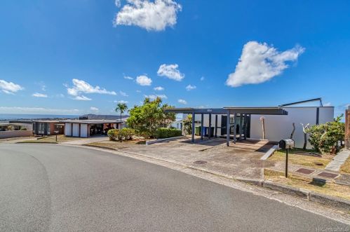 1554 Kanalui St, Honolulu, HI 96816-1819