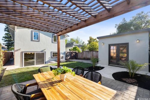 1639 Oregon St, Berkeley CA 94703-2115 exterior