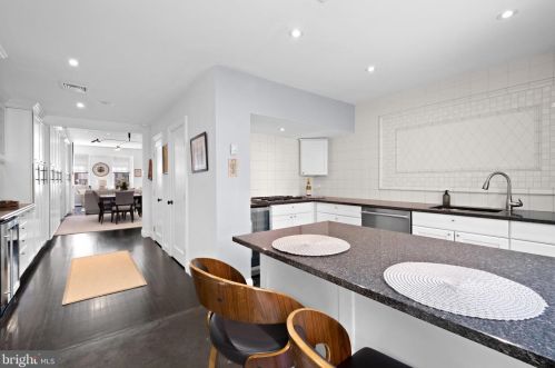 310 16th St, Philadelphia PA  19102-4907 exterior