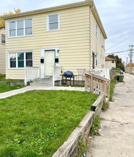 3975 71st St, Milwaukee, WI 53220-2301