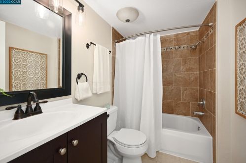 889 Camelback Pl, Concord CA 94523-1225 exterior