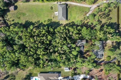 6800 Bottlebrush Ln, Naples FL 34109-3807 exterior