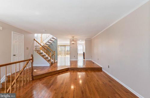 7047 Chesley Search Way, Alexandria VA 22315-4754 exterior