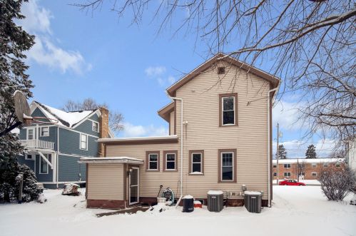 715 8 St, Manitowoc WI 54220-3921 exterior