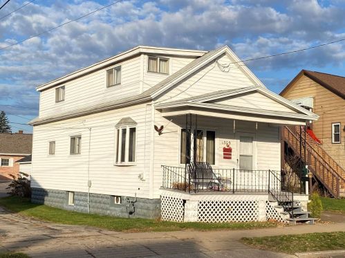 1509 9th St, Menominee, MI 49858-2903