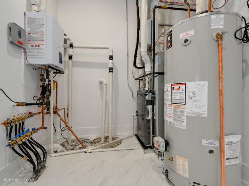 1943 Honore St, Chicago IL  60622-1044 exterior