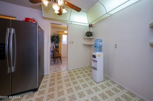 1232 Swan Rd, Tucson AZ 85718-6710 exterior