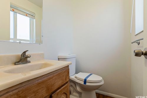 8146 Bryce Dr, Sandy UT 84070-0457 exterior