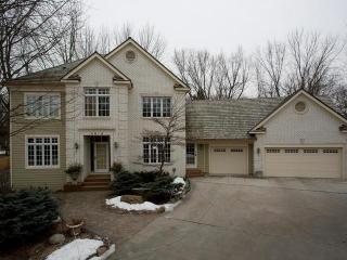 4910 Beacon Hill Rd, Hopkins, MN 55345-4708