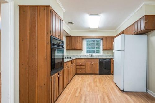 2523 Birchwood Dr, Atlanta GA 30305-3819 exterior