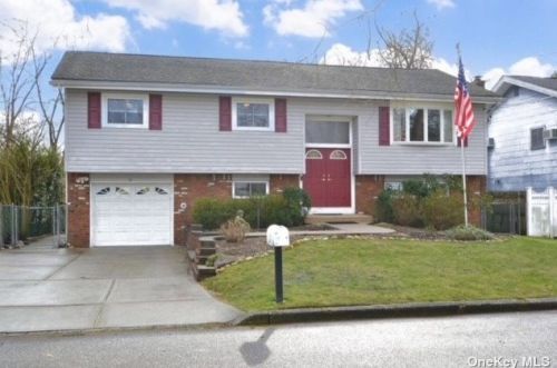 10 Kenswick Ln, Huntington Station, NY 11746-2805