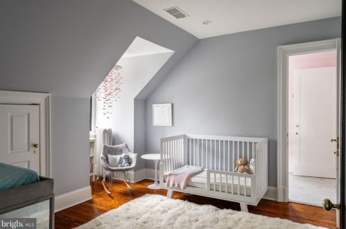 104 Mermaid Ln, Philadelphia PA 19118-3246 exterior