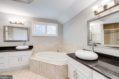 1339 Mayflower Dr, Mc Lean VA 22101-5612 exterior