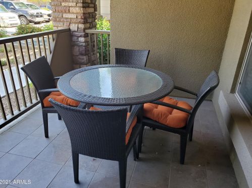 5450 Deer Valley Dr, Phoenix AZ  85054-8118 exterior