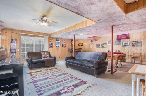 1944 Lincoln Rd, Allegan MI 49010-9435 exterior