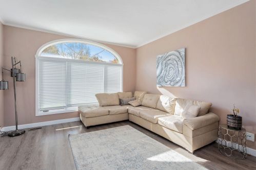 1815 Sunvale Dr, Wyoming, MI