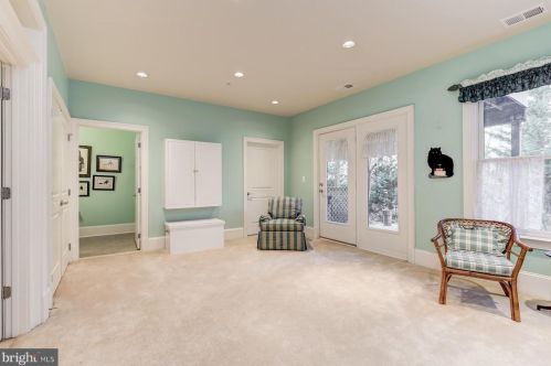 12561 Ansin Cir Dr, Rockville MD 20854-6912 exterior