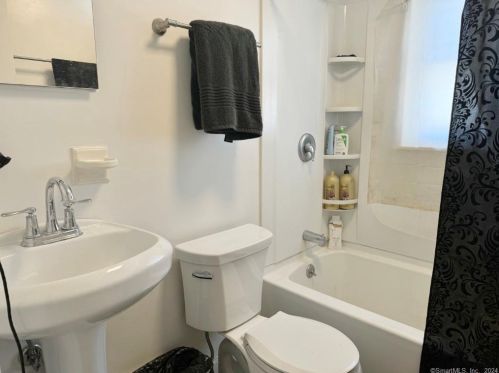 291 Rowayton Ave, Norwalk CT 06853-1628 exterior