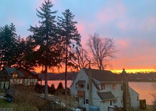 172 Shore Trl, Sparta NJ  07871-2107 exterior