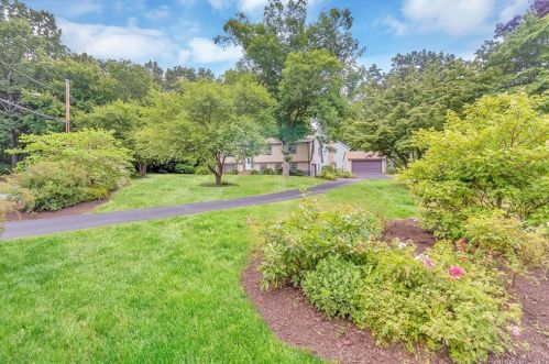 51 Pioneer Dr, Windsor CT exterior