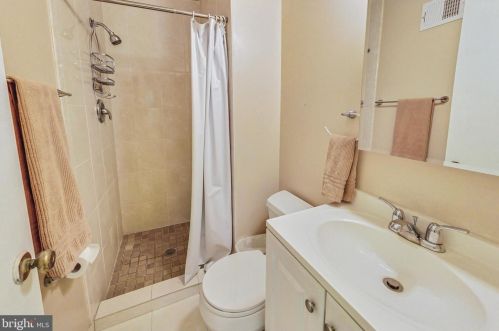 1537 Chatham Colony Ct, Herndon VA 20190-4203 exterior