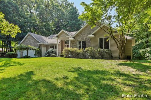 12988 Grand River Dr, Lowell, MI 49331-9513