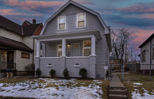 1325 Pryor Ave, Milwaukee WI  53207-1869 exterior