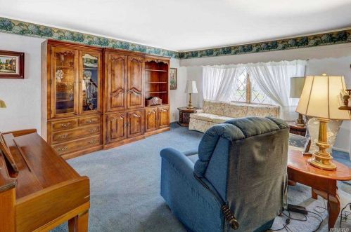 520 17 St, Babylon NY 11704-2634 exterior