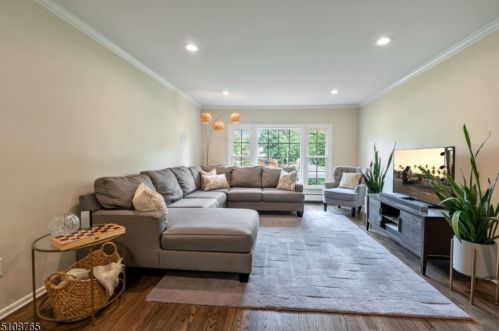 162 Bee Mdw Pkwy, Whippany NJ exterior