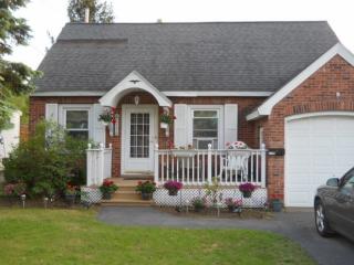 2170 Curry Rd, Schenectady NY  12303-2825 exterior