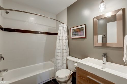 1926 Drake Ave, Chicago IL  60647-3605 exterior