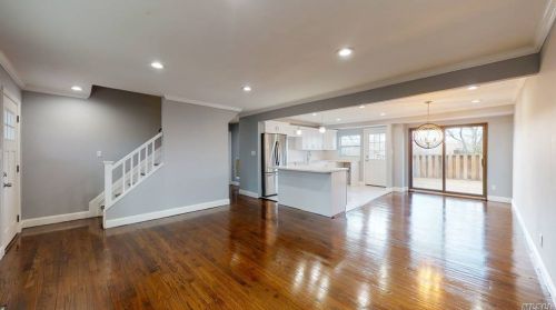 21 Deepdale Dr, Huntington Station NY 11746-4220 exterior