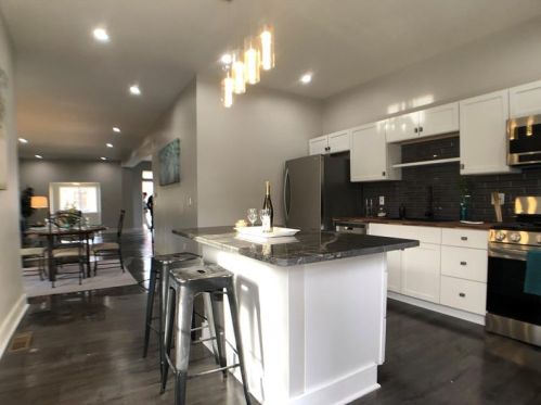 7207 Race St, Pittsburgh PA 15208-1425 exterior