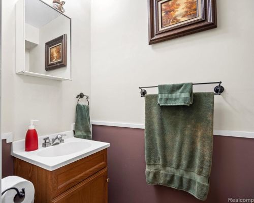 759 Kirts Blvd, Troy MI 48084-4844 exterior