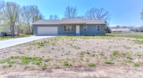 1631 Joslyn Rd, Meskegon, MI 49445-2638